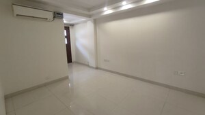 Room in 3 BHK Builder Floor at Sector 45 – for Rent