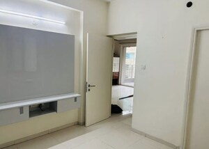 Room in 3 BHK Apartment at Kalpataru Avante, Sanath Nagar – for Rent