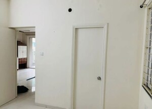 Room in 3 BHK Apartment at Kalpataru Avante, Sanath Nagar – for Rent