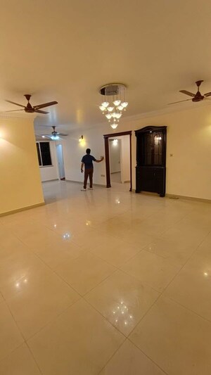 Room in 3 BHK Apartment at Richmond Town – for Rent
