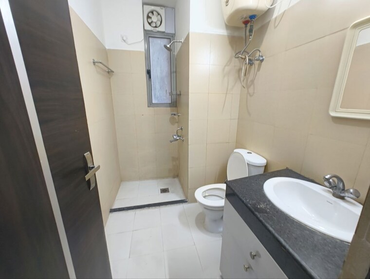 Bathroom, pioneer-park-phase-1 3.5 Bedroom 2075 Sq.Ft. Apartment In Sector 61 Gurgaon 10374182