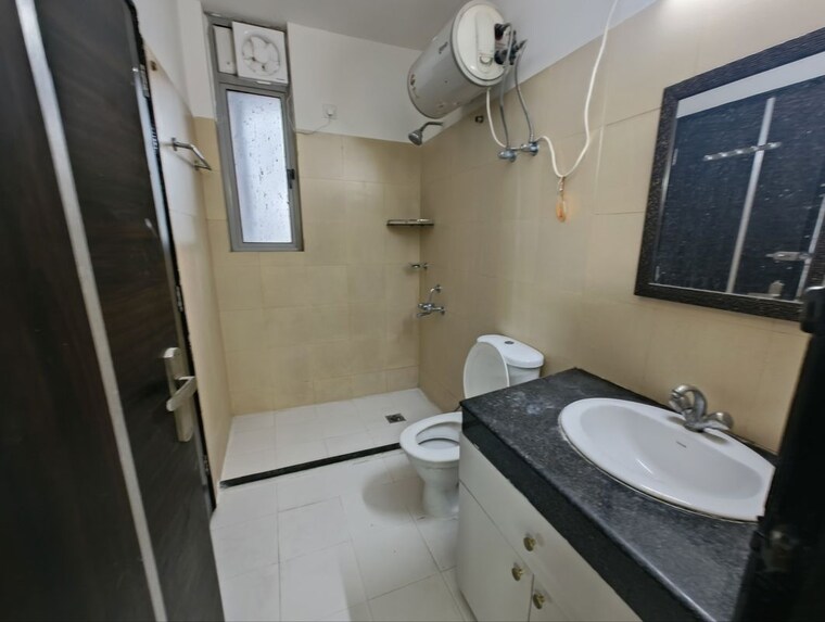 Bathroom, pioneer-park-phase-1 3.5 Bedroom 2075 Sq.Ft. Apartment In Sector 61 Gurgaon 10374182