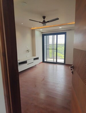 Room in 3 BHK Builder Floor at Sector 45 – for Rent