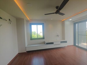 Room in 3 BHK Builder Floor at Sector 45 – for Rent