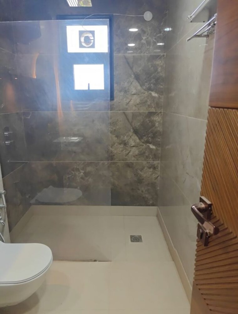 Bathroom, sector 45 3 Bedroom 2750 Sq.Ft. Builder Floor In Sector 45 Gurgaon 10374157