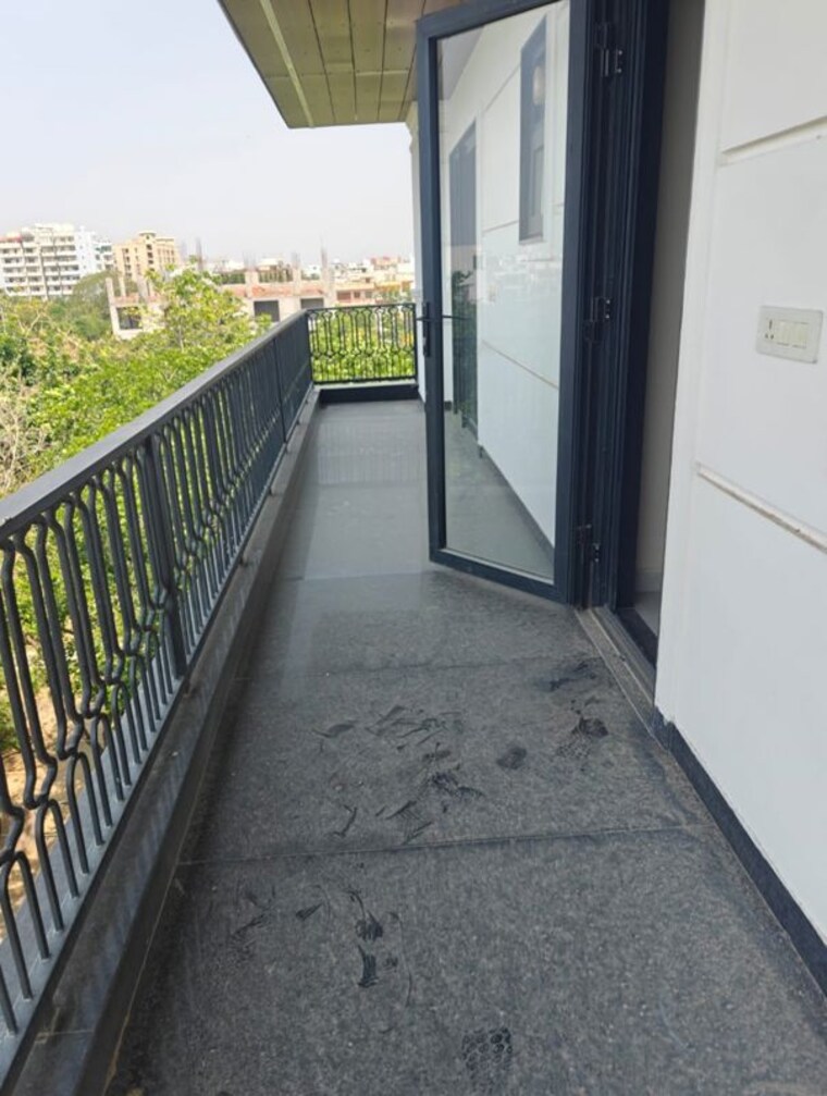 Balcony, sector 45 3 Bedroom 2750 Sq.Ft. Builder Floor In Sector 45 Gurgaon 10374157