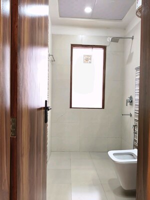 Building Lobby in 3 BHK Builder Floor at Vipul World Floors, Sector 48 – for Rent