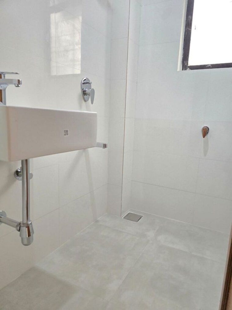 Bathroom, bandra west 1 Bedroom 500 Sq.Ft. Apartment In Bandra West Mumbai 10374210