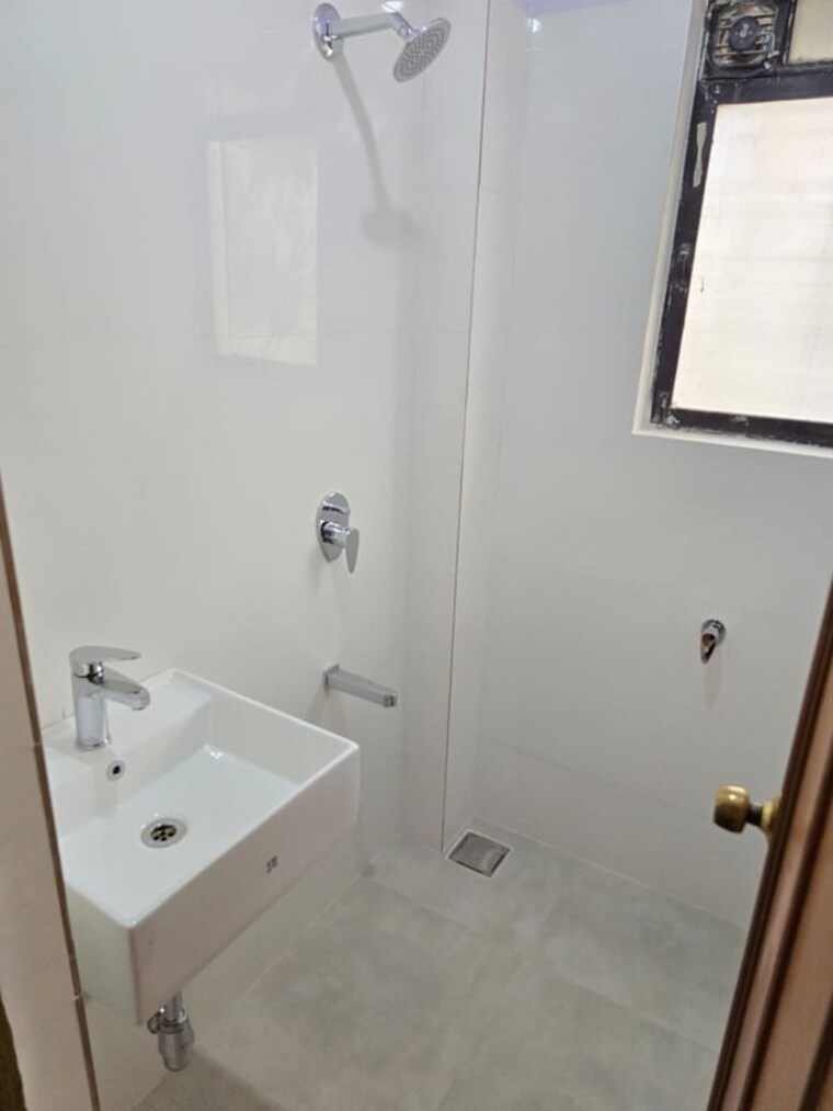Bathroom, bandra west 1 Bedroom 500 Sq.Ft. Apartment In Bandra West Mumbai 10374210