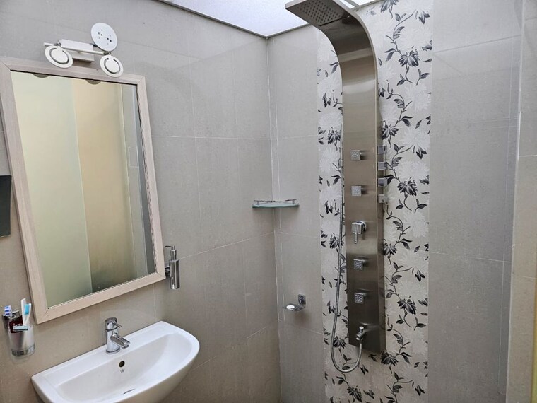 Bathroom, westend-mall 3 Bedroom 37000 Sq.Ft. Villa In Aundh Pune 10374204