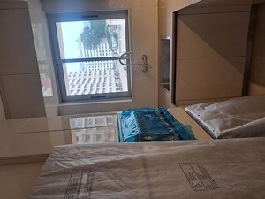 Room in 2 BHK Apartment at Hiranandani Highland, Powai – for Rent
