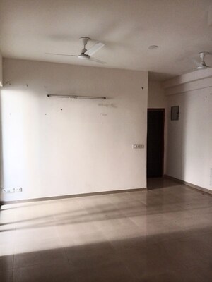 Room in 2.5 BHK Apartment at Mahagun My Woods, Sector 16c Greater Noida – for Sale