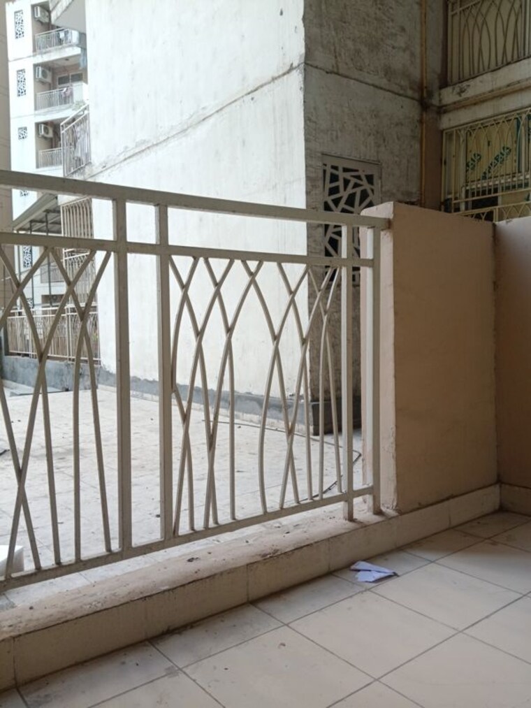 Balcony, mahagun-my-woods 2.5 Bedroom 2900 Sq.Ft. Apartment In Sector 16c Greater Noida Greater Noida 10374239