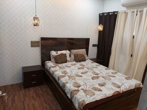 Bedroom in 1 BHK Apartment at Bandra West – for Rent