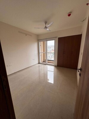 Room in 3 BHK Apartment at Eka Elitas, Kothrud – for Rent