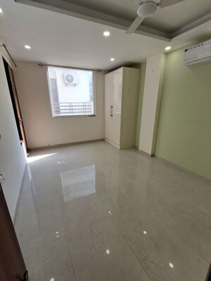 Room in 3 BHK Builder Floor at Sector 57 – for Rent