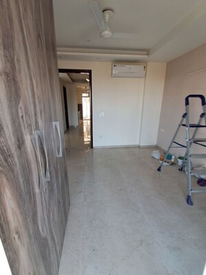 Room in 3 BHK Builder Floor at Sector 57 – for Rent