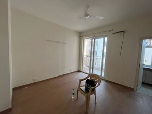 Room in 3.5 BHK Apartment at Emaar Palm Hills, Sector 77 – for Rent