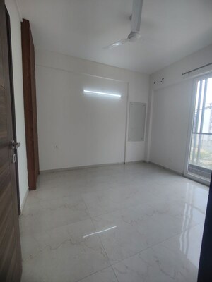 Room in 3.5 BHK Builder Floor at Smart World Gems, Sector 89 – for Rent