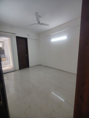 Room in 3.5 BHK Builder Floor at Smart World Gems, Sector 89 – for Rent