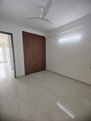 Room in 3.5 BHK Builder Floor at Smart World Gems, Sector 89 – for Rent