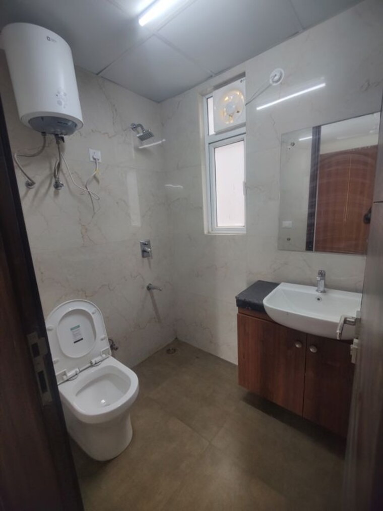 Bathroom, smart-world-gems 3.5 Bedroom 1494 Sq.Ft. Builder Floor In Sector 89 Gurgaon 10374256