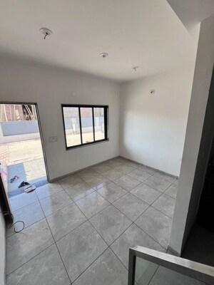 Room in 3 BHK Apartment at Bhat – for Rent