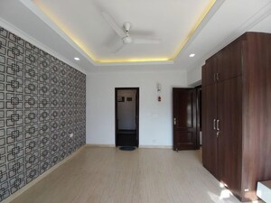 Room in 3 BHK Builder Floor at Sector 57 – for Rent