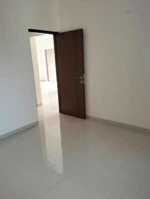 Room in 3 BHK Apartment at Skyi Songbirds, Bavdhan – for Rent