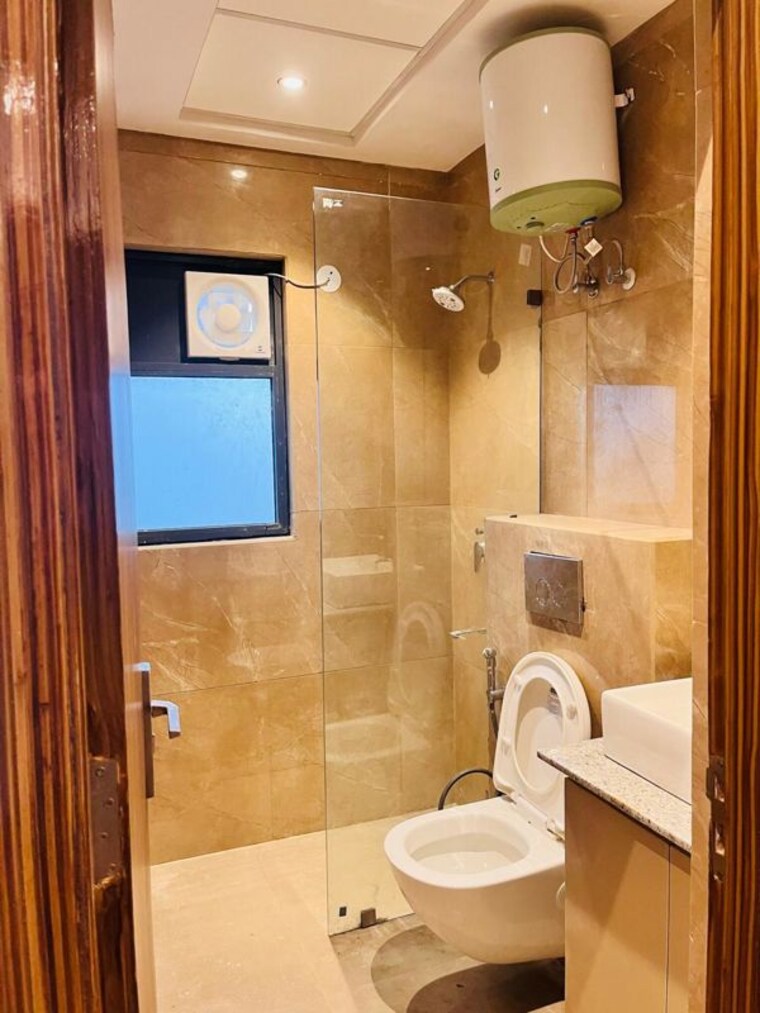 Bathroom, suncity-vatsal-valley 3 Bedroom 1550 Sq.Ft. Apartment In Gwal Pahari Gurgaon 10374307