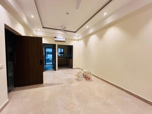 Room in 3 BHK Apartment at Suncity Vatsal Valley, Gwal Pahari – for Rent