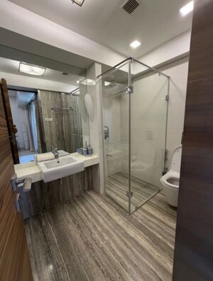 Team Area in 3 BHK Apartment at Bandra West – for Rent