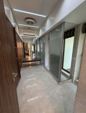 Room in 3 BHK Apartment at Bandra West – for Rent