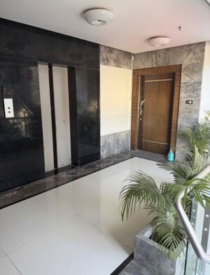 Room in 3 BHK Apartment at Bandra West – for Rent