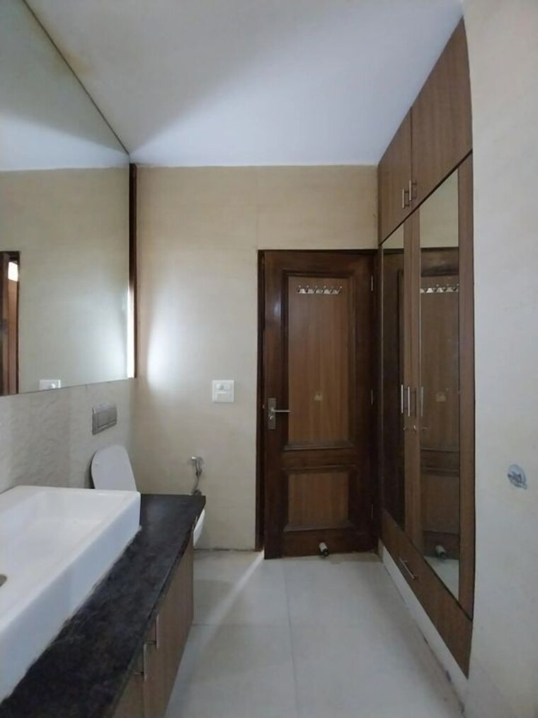 Bathroom, sector 57 3 Bedroom 300 Sq.Yd. Builder Floor In Sector 57 Gurgaon 10374302