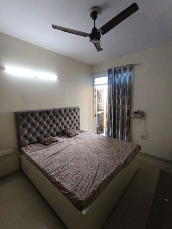 2 BHK 900 Sq.Ft. Apartment in Pyramid Square 67A