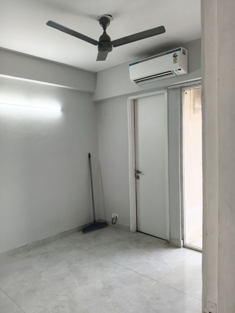 Room, signature-global-city 3 Bedroom 1290 Sq.Ft. Apartment In Sector 37d Gurgaon 10374317