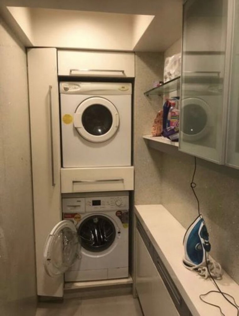 Bathroom, h-and-m-tower 3 Bedroom 2800 Sq.Ft. Apartment In Bandra West Mumbai 10374357