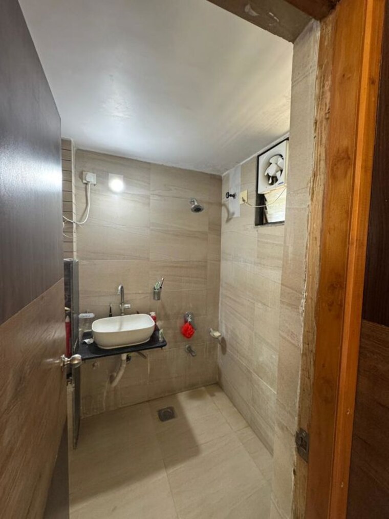 Bathroom, dev-aurum 3 Bedroom 1932 Sq.Ft. Apartment In Prahlad Nagar Ahmedabad 10373463