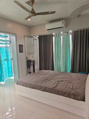 Bedroom in 2 BHK Apartment at Khar West – for Rent