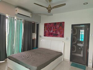 Bedroom in 2 BHK Apartment at Khar West – for Rent