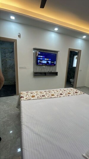 Bedroom in 1 RK Apartment at Sector 43 – for Rent