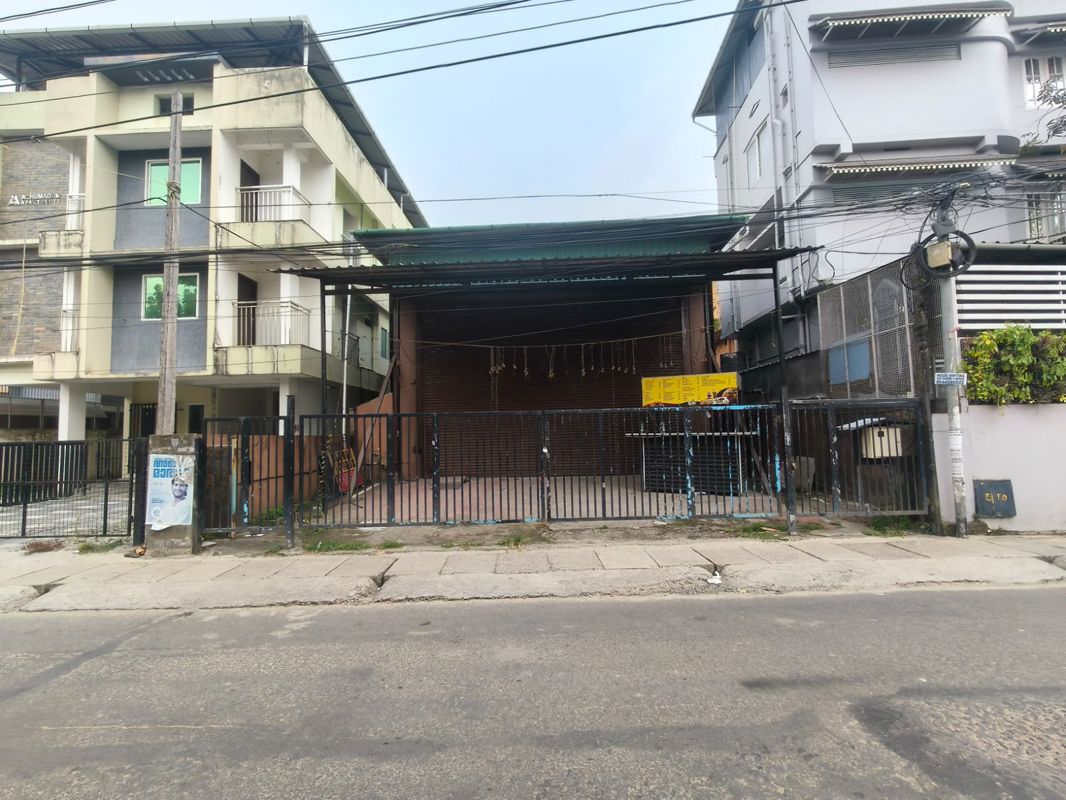 Showroom For Rent in Vennala