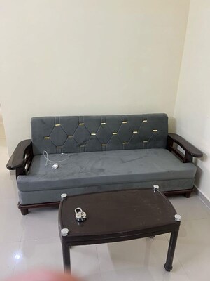 Furnished Amenities in 2.5 BHK Builder Floor at Smart World Orchard, Sector 61 – for Rent