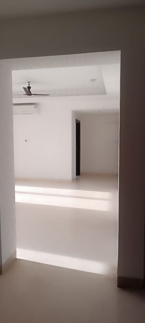 Room in 3.5 BHK Apartment at Puri Diplomatic Greens Phase I, Sector 111 – for Rent