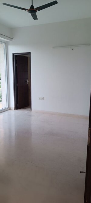 Room in 3.5 BHK Apartment at Puri Diplomatic Greens Phase I, Sector 111 – for Rent