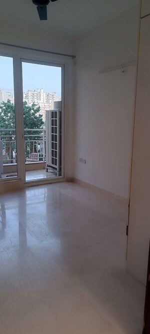 Room in 3.5 BHK Apartment at Puri Diplomatic Greens Phase I, Sector 111 – for Rent