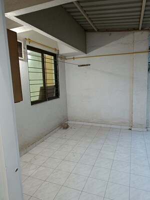 Room in 2 BHK Apartment at Landmark Garden, Kalyani Nagar – for Rent