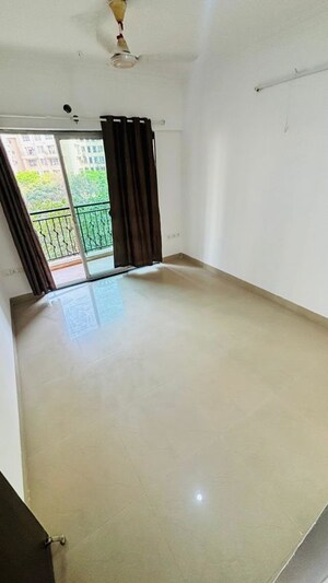 Room in 4 BHK Apartment at Lake Home, Powai – for Sale