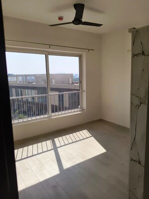 Room in 2.5 BHK Builder Floor at Smart World Orchard, Sector 61 – for Rent